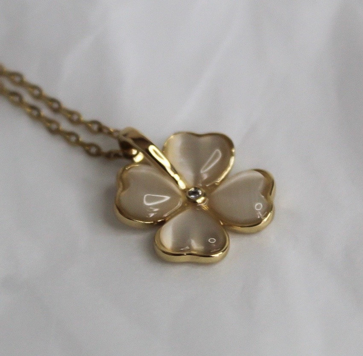 Dainty Clover Necklace